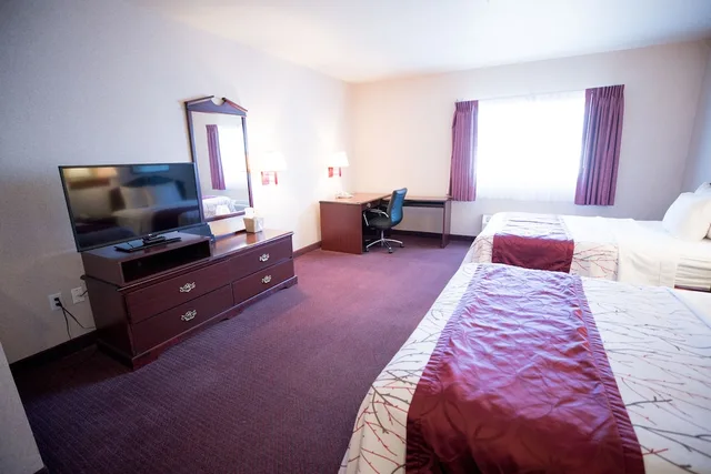 Portland Suites Airport East، غريشام 10/25