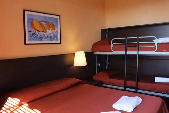 غرفة سوبيريور رباعية بسرير مزدوج وسرير بطابقين، Hotel Palace 4/4