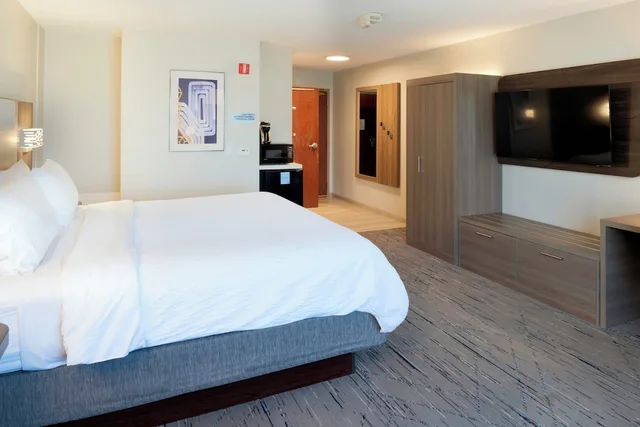 غرفة قياسية ركنية بسرير كينج، Holiday Inn Express Hotel Suites Fort Atkinson 5/7