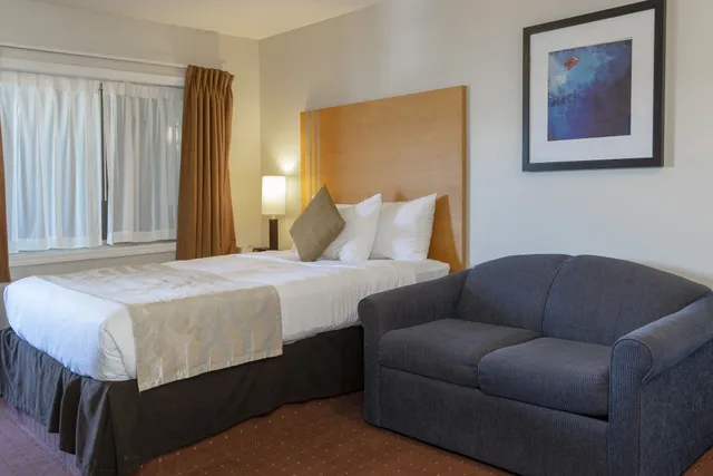Coast, Premium, Comfort, Suite, King Bed، Coast Osoyoos Beach Hotel 1/5
