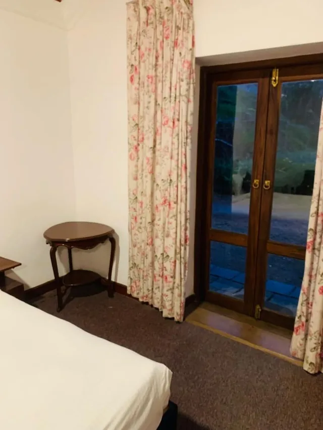 1 Bedroom, Standard, Triple, 1 King and 1 Single Beds, Courtyard View, Courtyard Area، Tea Bush Hotel 5/8