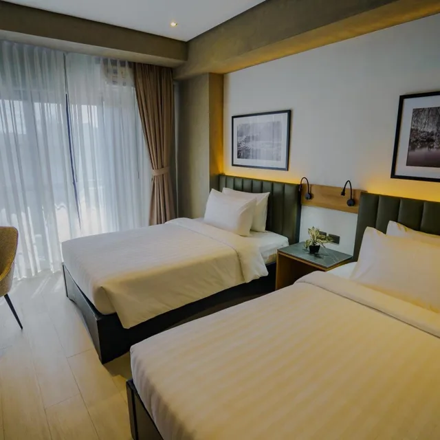 غرفة بسريرين منفصلين بشرفة في طابق مرتفع، Venus Parkview Hotel 4/5