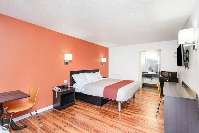 غرفة بسرير كينج، Relax Inn by OYO Columbus OH I 70 5/10