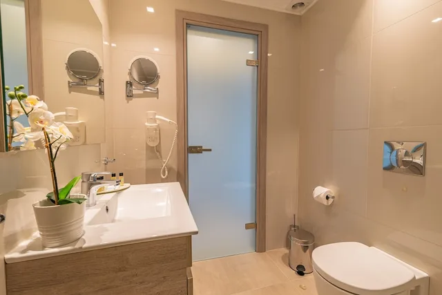Deluxe, Studio, King Bed, City View, No Balcony، Orpheus Studios 3/4