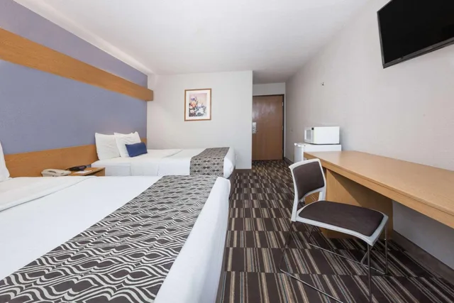 Deluxe, 2 Queen Beds, Microtel Inn Ardmore 2/5