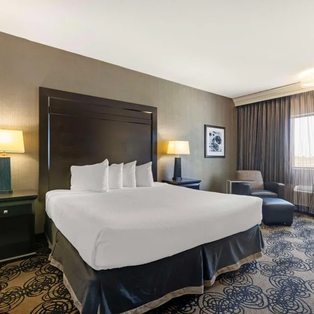 غرفة بسرير كينج بحوض استحمام لذوي الإعاقة، Best Western Plus Midwest Inn 2/5