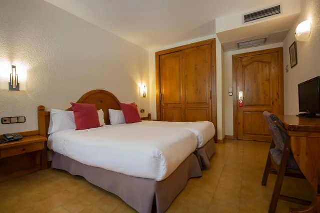غرفة بسرير مزدوج أو سريرين منفصلين، Hotel Sant Gothard 5/10