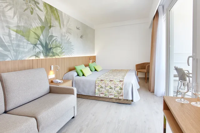 غرفة عائلية بشرفة، Universal Hotel Castell Royal 1/3