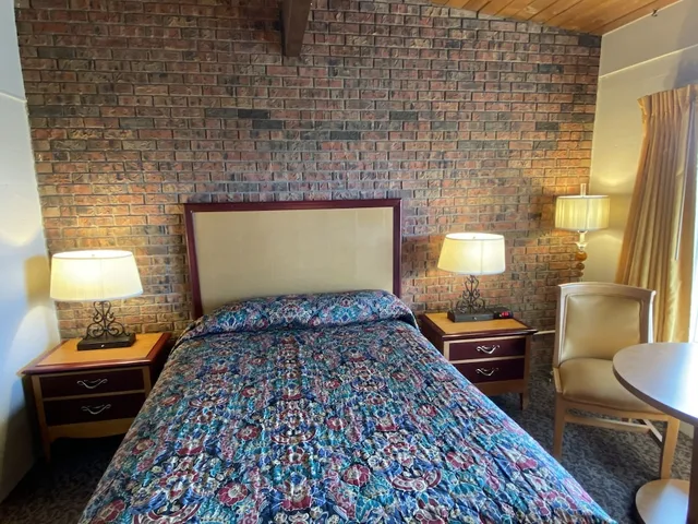 غرفة قياسية مفردة بسرير كوين، Dunes Inn 1/4