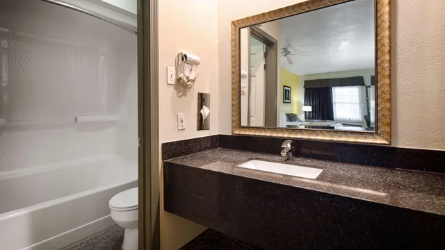 Hai, 2 Queen Beds، BEST WESTERN WEST MONROE INN 5/8
