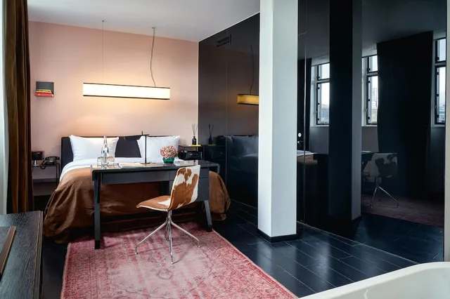 Sir, Residence, Double Bed, Sofa، Sir Albert Hotel, part of Sircle Collection 5/5