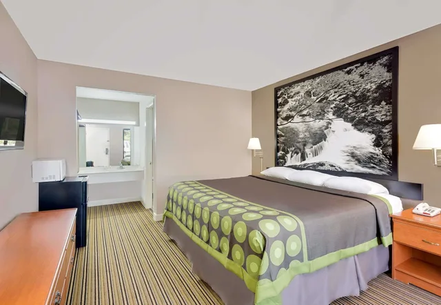 غرفة بسرير كينج للمدخنين، Super 8 By Wyndham Athens 1/3