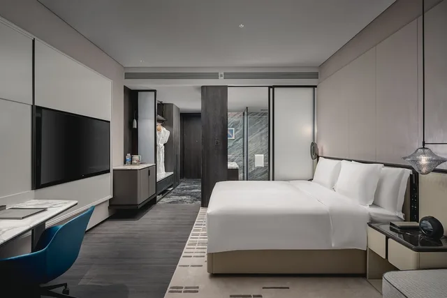 غرفة قياسية بسرير كينج مع دخول صالة النادي، Crowne Plaza Ezhou 3/6