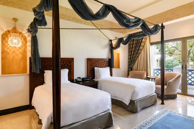 Deluxe, Twin Beds, Resort View، Sharq Village & Spa, a Ritz-Carlton Hotel 4/6