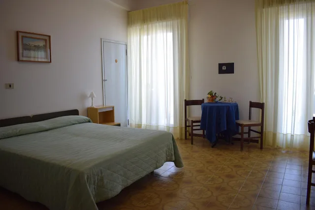 غرفة قياسية بسرير مزدوج، Astoria Beach Hotel 2/2