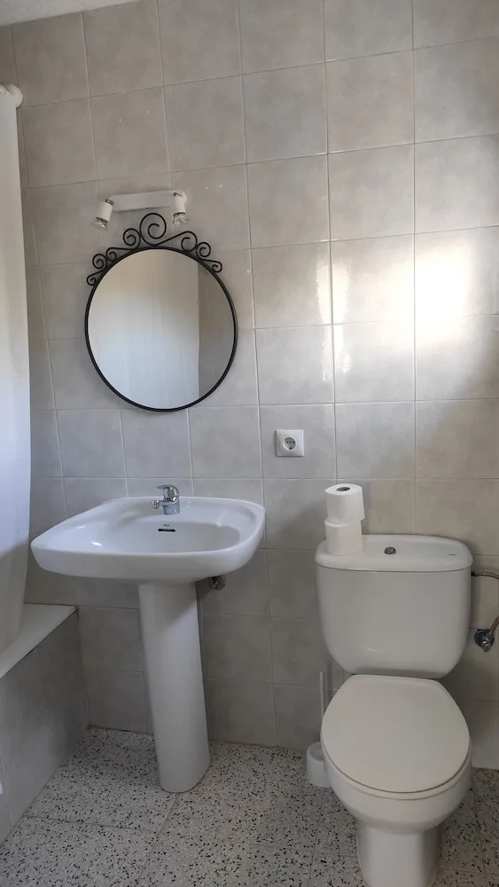 غرفة كومفورت بسرير مزدوج، Hostal Alma 1/1