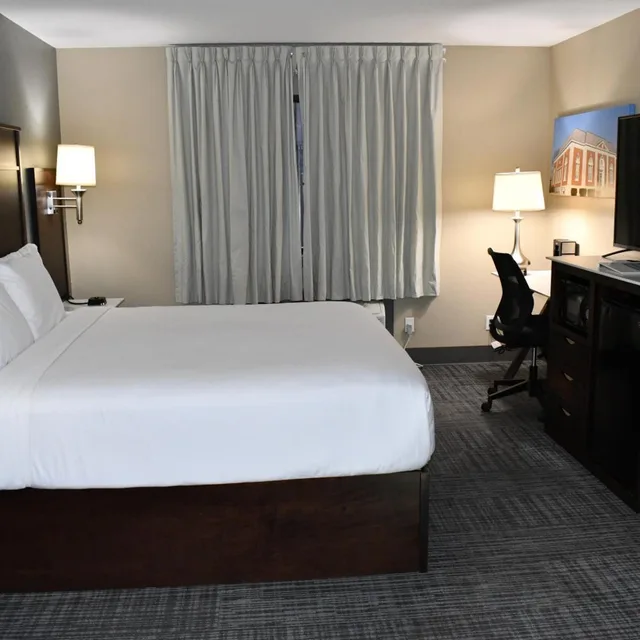 غرفة بسرير كينج، Cobblestone Inn & Suites - Trenton 1/3