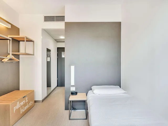 غرفة مفردة قياسية بسرير كوين، B&B Hotel Milano Aosta 3/10