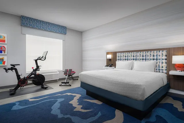 Room, King Bed, Peloton, Ground Floor, Hampton Inn and Suites Naples South FL 1/2