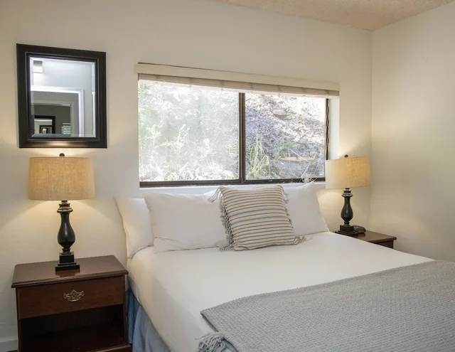جناح بسرير كينج وسرير كوين، The Occidental Lodge 2/3
