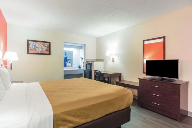 جناح بسرير كينج للمدخنين، Econo Lodge Laurel, MS 2/2