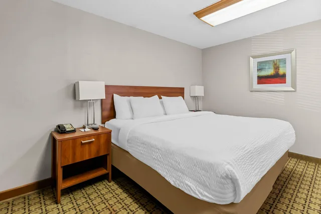 جناح، Clarion Inn Cranberry Township 1/6