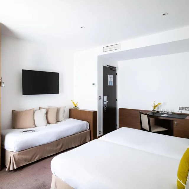 غرفة ثلاثية، Hotel Le Colisee 5/8