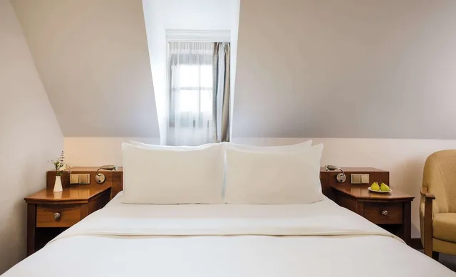 غرفة بسرير كوين، Lindner Hotel Prague Castle 1/3