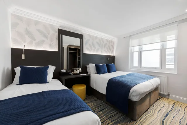 غرفة تنفيذية ثلاثية، Commodore Hotel London 1/2