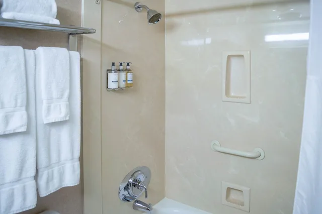 غرفة تقليدية بسريرين كوين، Chateau Victoria Hotel And Suites 6/7