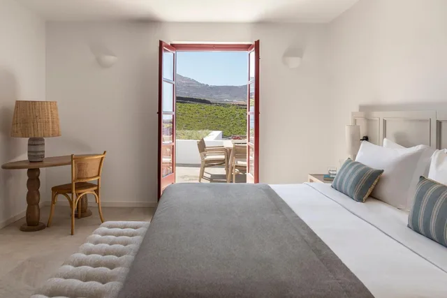 Athenian, 2 Bedrooms, Suite, Inland View, Balcony، Vedema A Luxury Collection Resort Santorini 2/7
