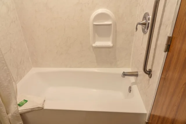 غرفة بريميوم بسرير كينج بإطلالة على المدينة، Holiday Inn New Orleans - Downtown Superdome 7/8