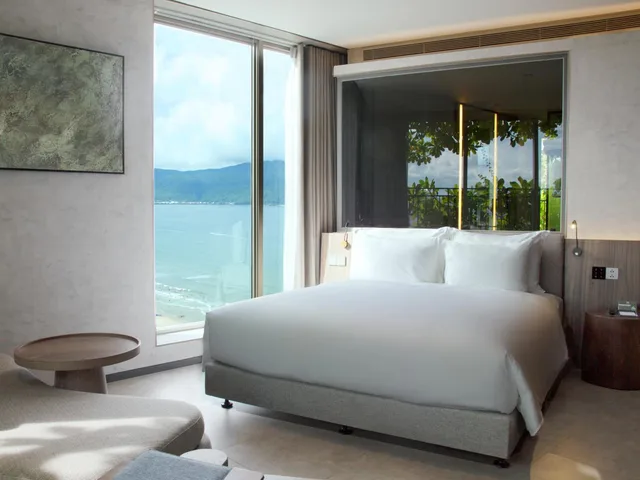 غرفة ديلوكس بسرير مزدوج بإطلالة جزئية على البحر بحوض استحمام، M Hotel Danang 1/1