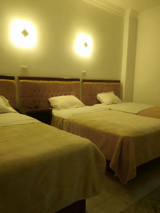 غرفة ثلاثية بحمام خاص، Arabian Nights Hotel 3/6