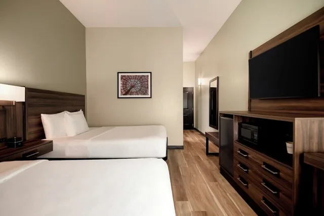 غرفة بسريرين كوين لذوي الإعاقة، La Quinta Inn & Suites by Wyndham Gonzales LA 1/10