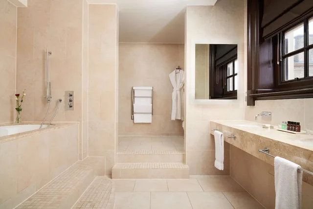 Heritage, Grand, Suite, King Bed, The Grand York 3/13