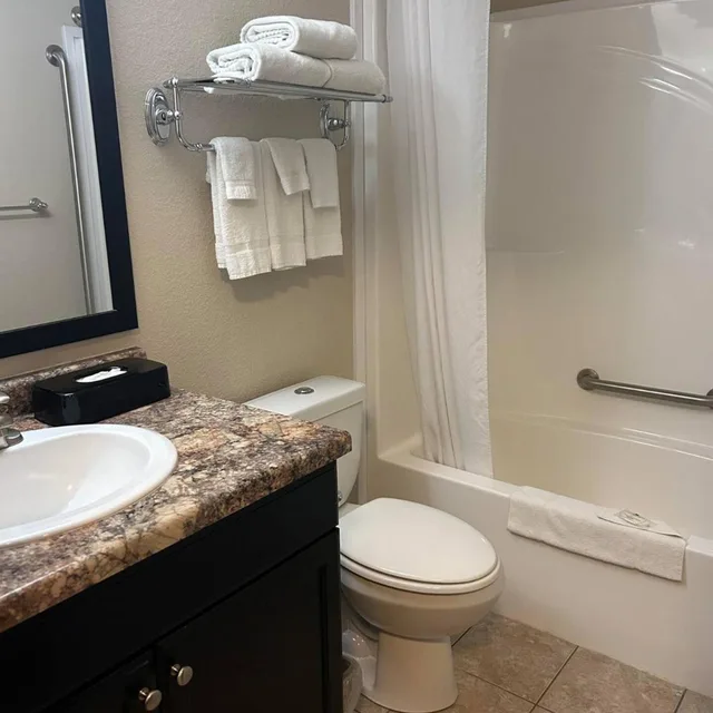 جناح بسرير كوين بغرفة نوم واحدة، Travelodge Suites by Wyndham Estevan 5/7