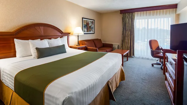 غرفة قياسية بسرير كينج مع أريكة، Best Western Capital Beltway Washington Dc 1/10