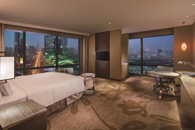 غرفة بريميوم بسرير كينج بإطلالة، Hilton Shenyang 1/3