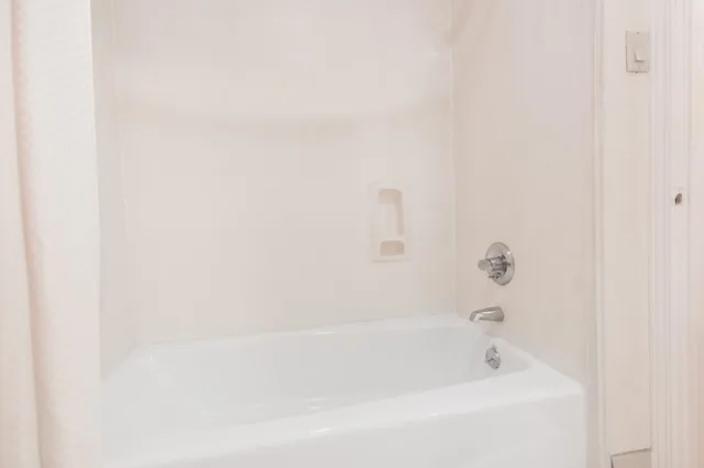 غرفة قياسية بسرير كينج، Days Inn & Suites by Wyndham Winnie 6/6