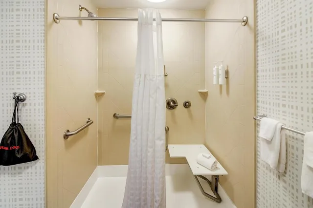 استوديو بسرير كينج مع أريكة لذوي الإعاقة، Hampton Inn Foley 3/5