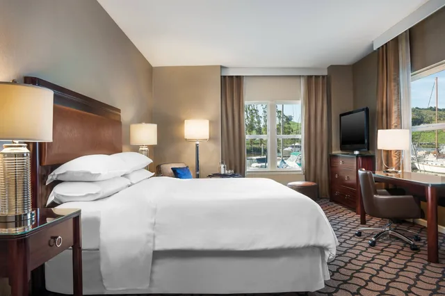 Superior, King Bed, Corner, Accessible, Sheraton Sonoma Wine Country Petaluma 1/3