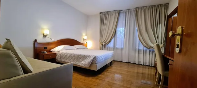 غرفة ثلاثية، Hotel La Villetta 4/7