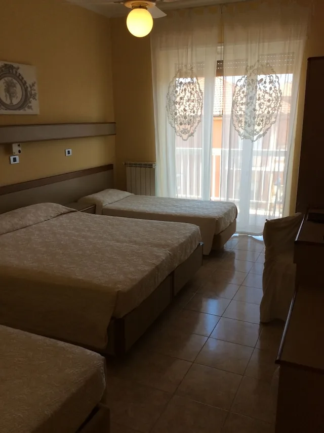 غرفة بريميوم رباعية بسرير كوين وسريرين منفصلين، Bergamo 2/2