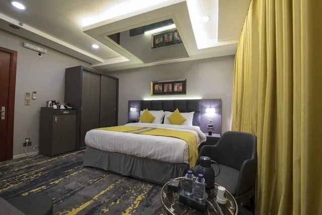 شقة ديلوكس بسرير كينج وسريرين منفصلين بغرفتي نوم، أجنحة برام(Bram Suites) 3/5