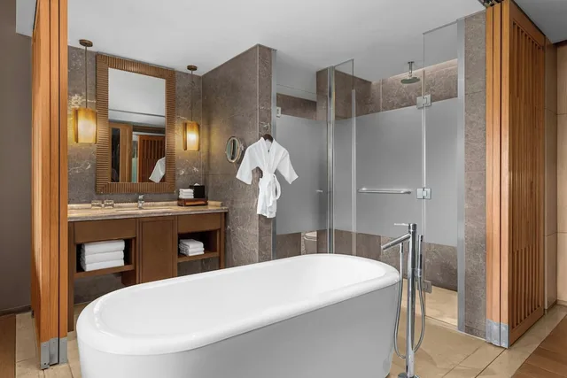Marriott, Family, King Bed, Balcony، Sheraton Grand Hangzhou Wetland Park Resort 10/10