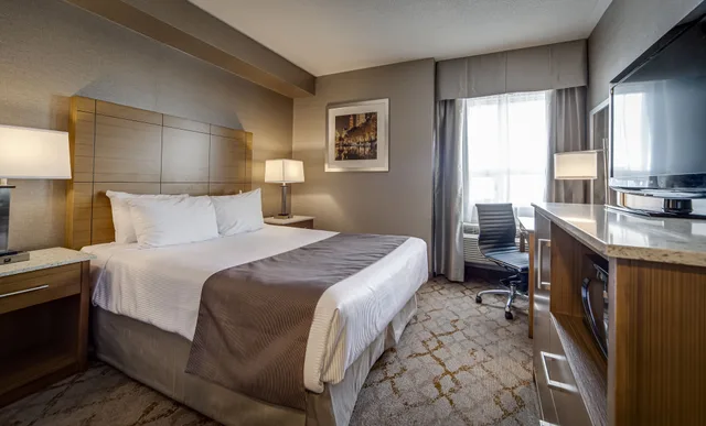 غرفة قياسية بسرير كينج، Monte Carlo Inn Vaughan Suites 1/3