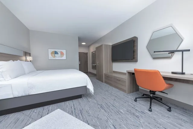 غرفة قياسية بسرير كينج لذوي الإعاقة، Holiday Inn Express Suites Beeville 2/10