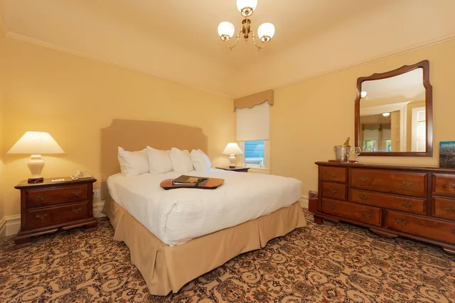 2 Bedrooms, Suite, Queen and Twin Beds, Sofa, Stanyan Park Hotel 1/3