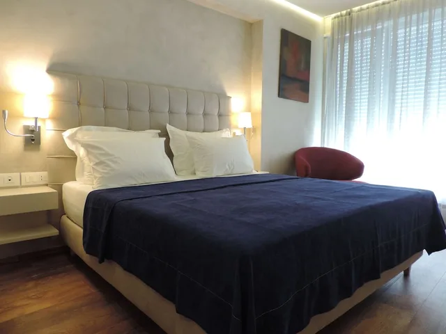 Bougainville Bay Hotel، ساراندا 23/78